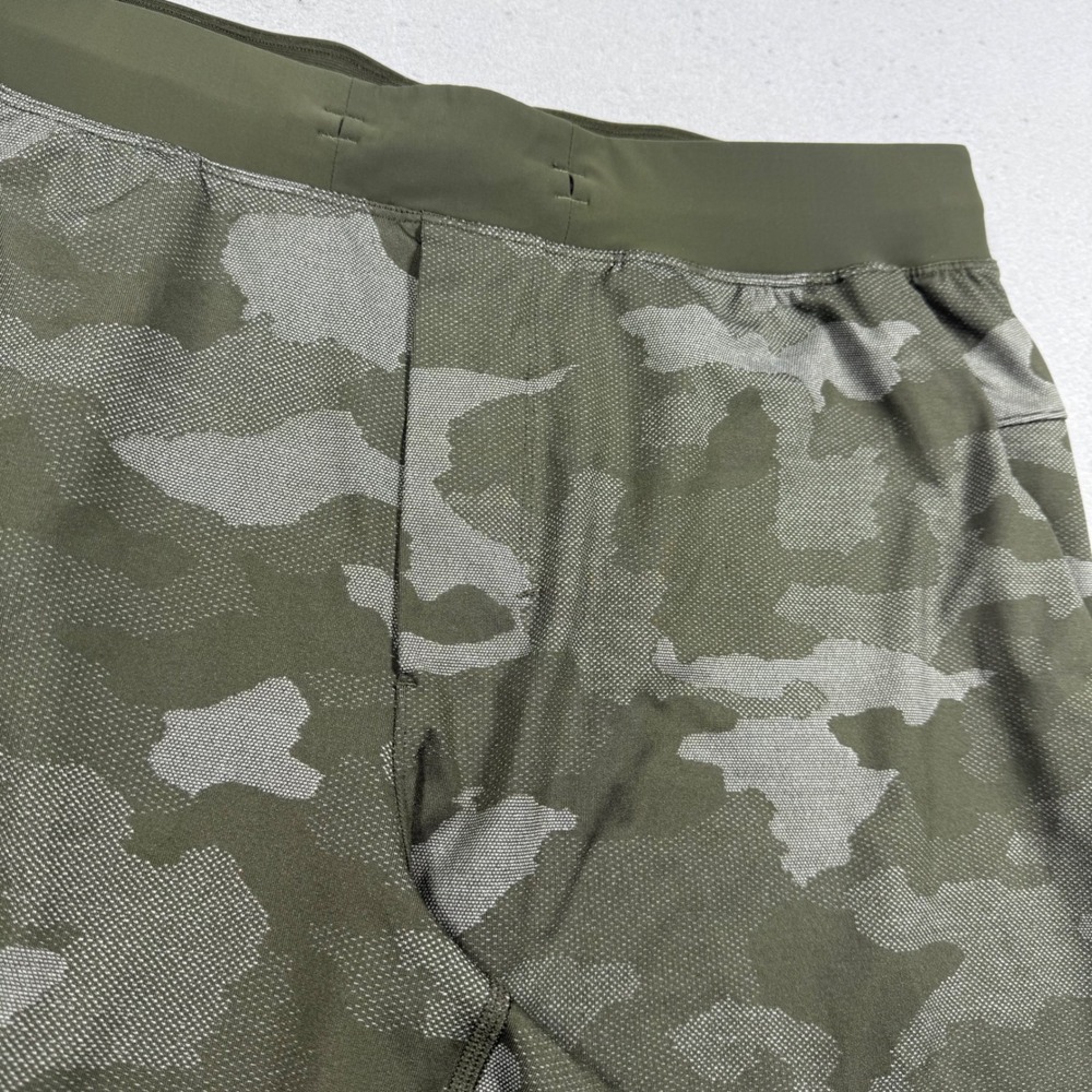 Lululemon Pace Breaker Mens XL Green Camo Athletic Training Shorts
